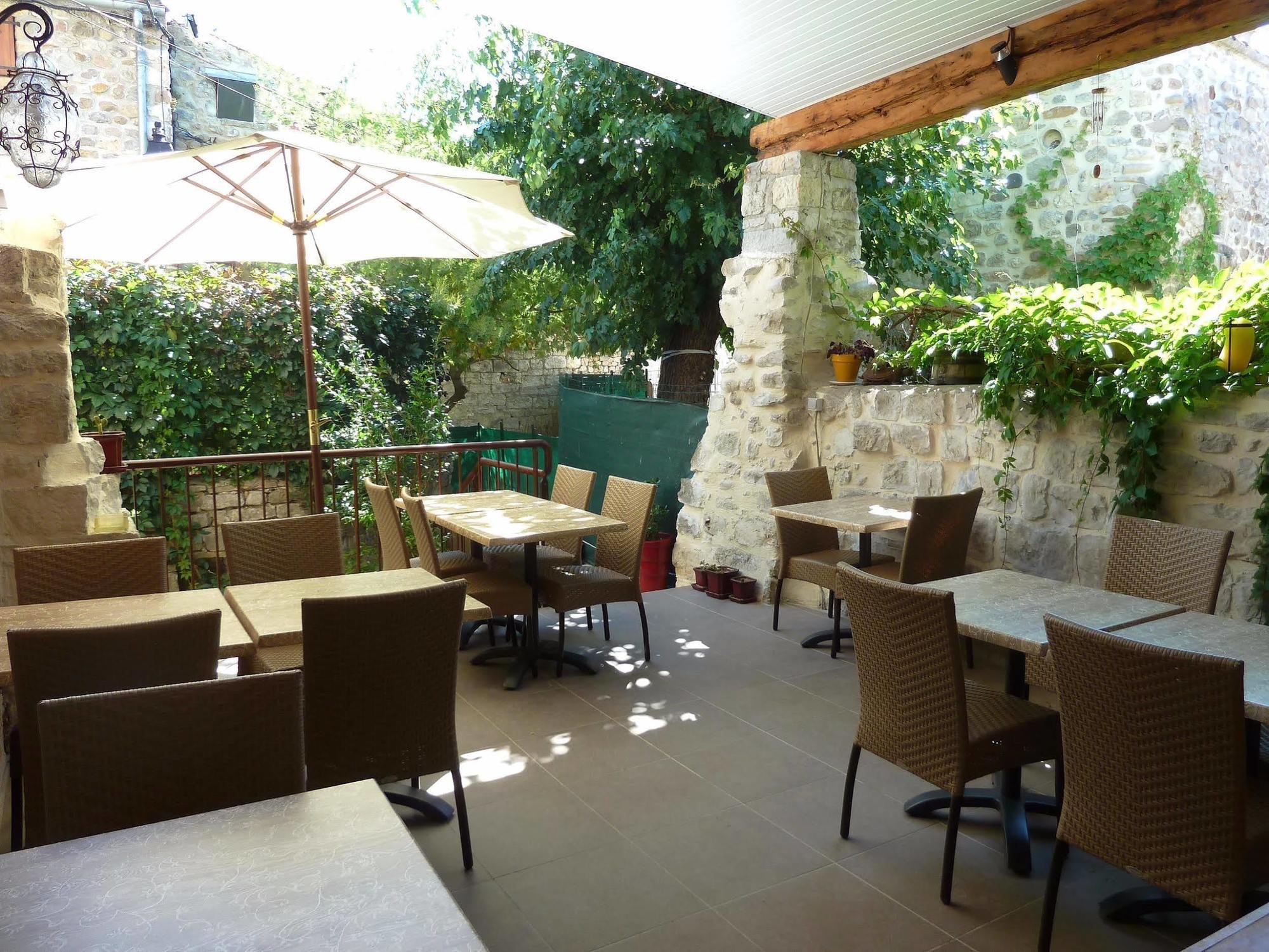 Auberge Du Vieux Lanas Logis Hotel Restaurant Exterior foto